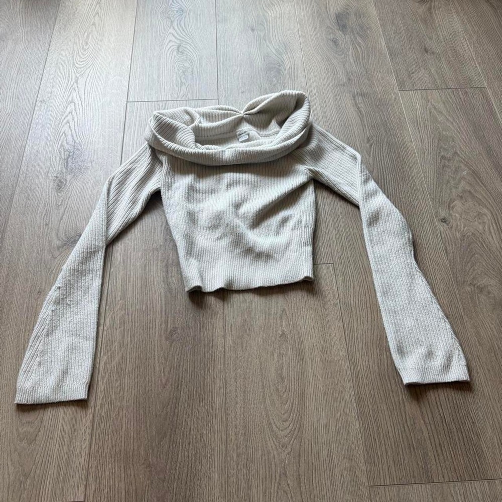 Kimchi Blue Cream Ribbed Knit Off Shoulder Cropped Sweater Women's Medium